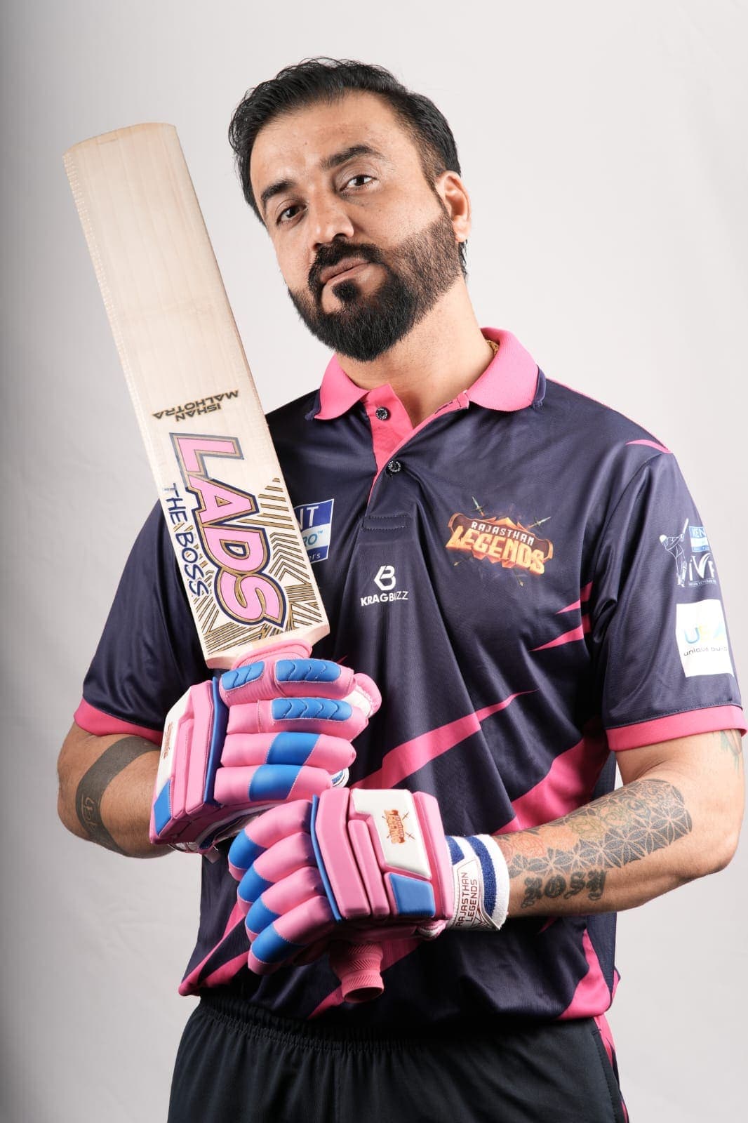Gaurav Sachdeva in Rajasthan Legends kit, bat in hand.